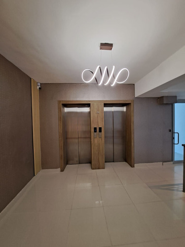 Imagen 5 de 10 de Apartamento Con Vista Al Mar En Venta En Zona Universitaria, A Pocos Pasos Del Malecón, Cerca A Gascue,gazcue