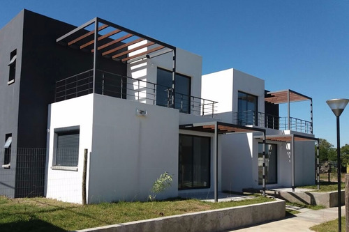 Imagen 2 de 9 de Casa De 3 Dormitorios 1 Baño En Salto. P.b. A Estrenar!