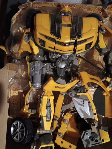 Hasbro Transformers 2 Revenge Of The Fallen Ultimate: Bumble