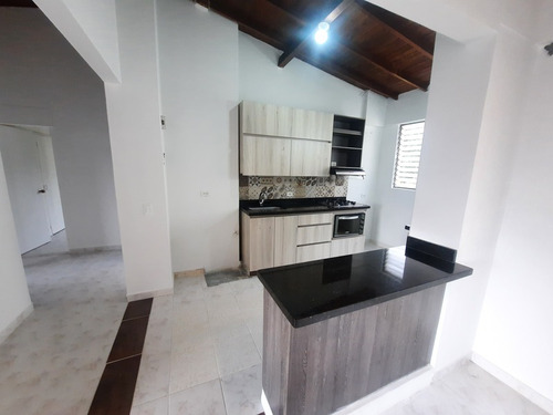 Apartamento En Arriendo Ubicado En Medellin Loma Del Indio (23490).