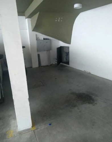 Imagen 3 de 5 de Excelente Cochera Cubierta En Venta Ubicada En Lanús