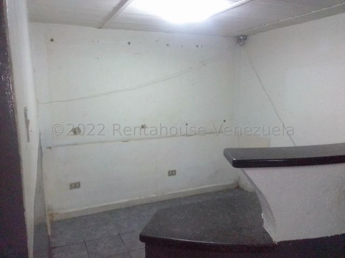Imagen 5 de 10 de Galpón En Venta Los Dos Caminos 22-17216 Yg 0412-020-63-93