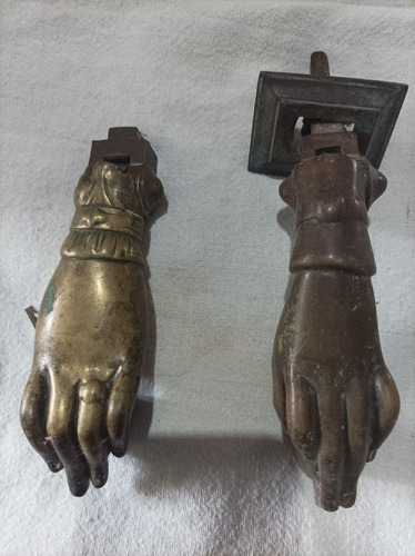 Dos Llamadores De Puerta Mano De Bronce Antigua.