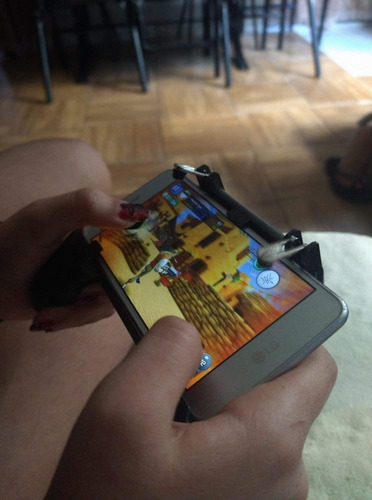 Base Para Celular En Forma De Control Con Jostik Y Gatillos.