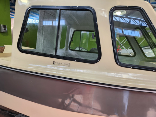 Tracker Cabinado Cuddy 530