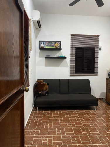 Casa Con Terreno Amplio De 15x25 Mts Y Con Terraza Trasera