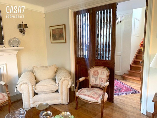 Casa En Venta De 5 Dorm. En Providencia