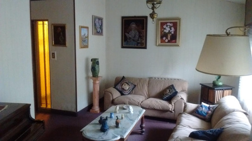 Se Vende Casa 4 Dorm + Depto Servicio En B° Rogelio Martinez