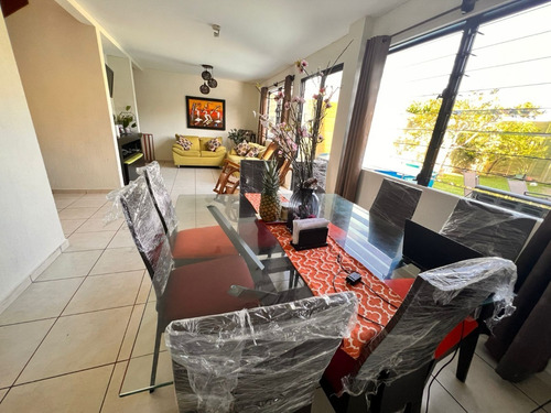 Imagen 3 de 4 de Se Vende Casa Miramar, Con Todos Los Muebles, 2 Planta, Terreno 301 V2, Construccion 136 Mts2, Sala, Comedor, Cocina Abierta Con Pantry, Jardin, Area De Servicio Completa, Tres Habitaciones, Habit