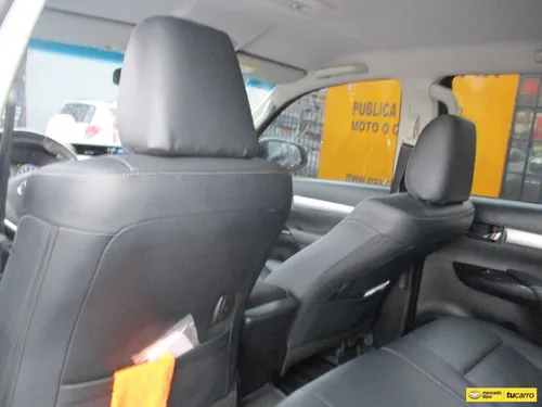Toyota Hilux 4x4 2.4 At Aa