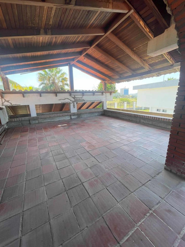 Las Villas Lechería Venta 1300 M2