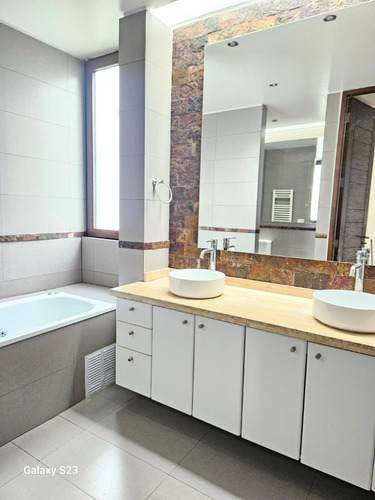 Fantástica Casa En Exclusivo Condominio Valle Escondido.