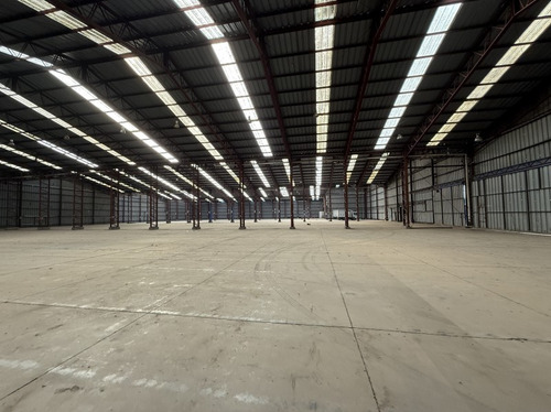 Centro De Distribucion En Lo Boza - Gran Bodega Con Oficinas