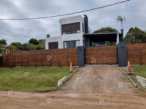 Imagen 1 de 28 de Casa En Alquiler En El Chorro, Manantiales Con Vista Al Mar 3 Dormitorios