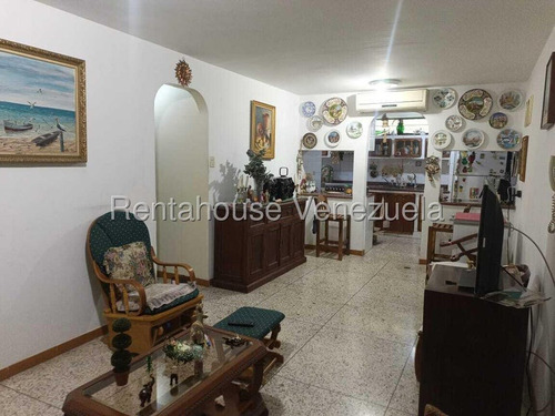 Apto. En La Urb. Los Chaguaramos, (rgpr) Mls #25-24611