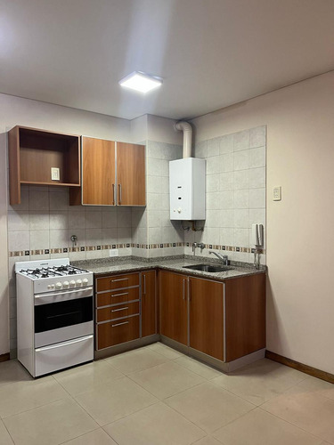 2 Ambientes Al Frente C/balcón Corrido Muy Buen Estado - Amenities