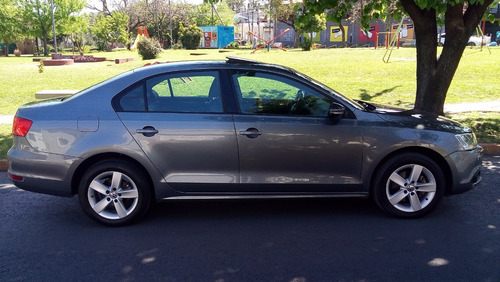 Imagen 13 de 14 de Volkswagen Vento 2.0 Luxury I 140cv