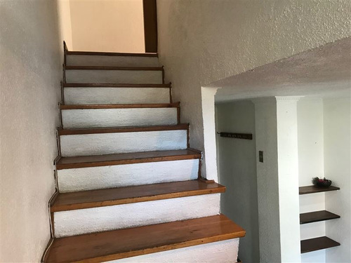 Casa En Venta De 5 Dorm. En Las Condes