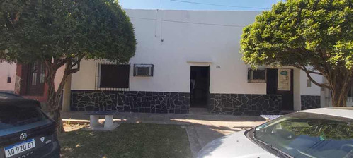 Casa En Venta Ubicada Por Calle Piragini Niveyro