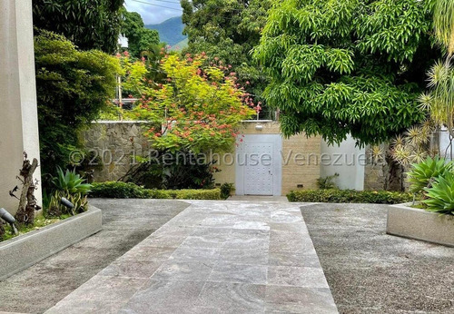 Hermosa Casa De Arquitectura Y Acabados De Lujos ,en Venta Ubicada En Los Chorros 24-4385
