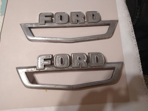 Lote 2 Antiguas Insignias Ford F 100 Década 60 Y 70 Metal