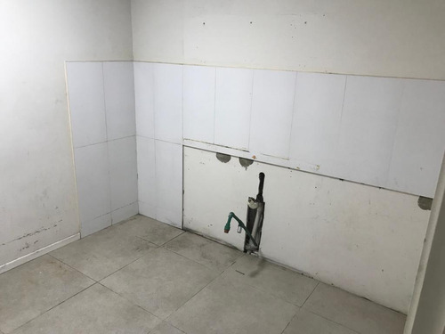 Venta Amplio Local Comercial Por Calle Andes Centro