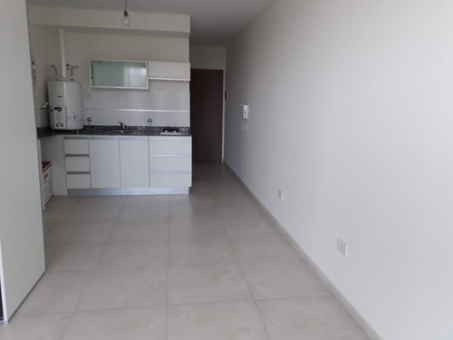 Imagen 2 de 16 de Monoambiente Balcón, Edificio Con Pileta Msr.