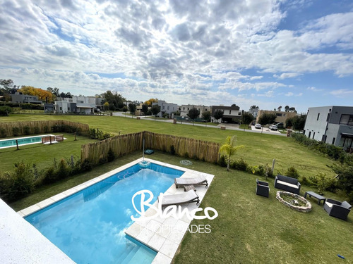 Casa En Venta En Santo Tomás, Pilar, G.b.a. Zona Norte