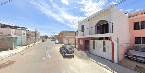 Casa En Venta De Dos Niveles, Ubicada En La Colonia Jacarandas Delegacion Tepic Nayarit
