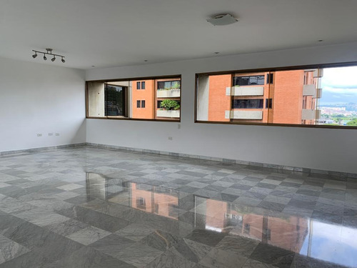 Imagen 15 de 17 de Alquilo Apartamento 190m2 4h/3b/2p El Rosal 3237