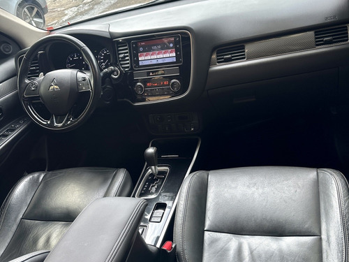 Mitsubishi Outlander 2.2 MIVEC DI-D DIESEL HPE-S AWD AUTOMÁTICO