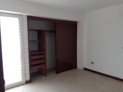 Imagen 4 de 12 de Colinas De Bello Monte Townhouse 290m2 En Venta Para Remodelar Jc