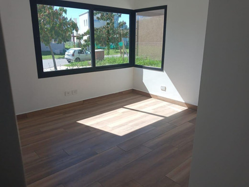 Imagen 7 de 15 de Casa De 4 Ambientes En Venta En Santa Elena, Pilar Del Este