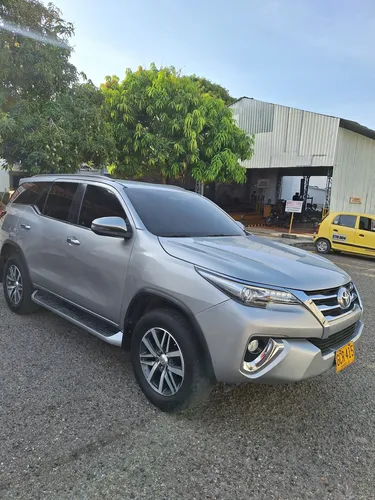 Toyota Fortuner 2.7l Mid