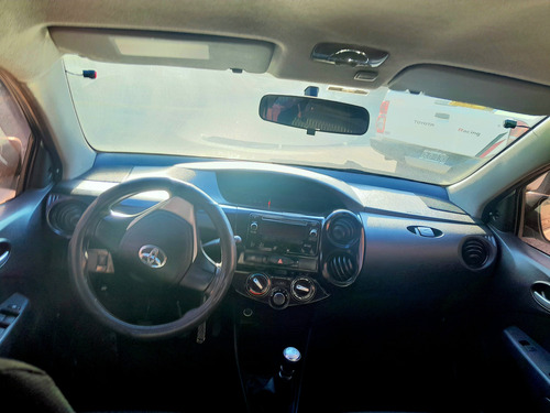 Toyota Etios 1.5 Sedan X
