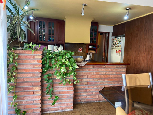 Venta Casa 4 Ambientes Doble Lote Castelar Centro