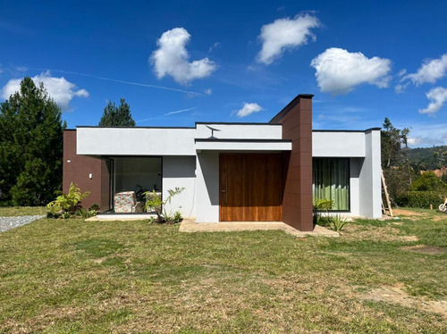 Hermosa Casa En Construccion Moderna Para Estrenar