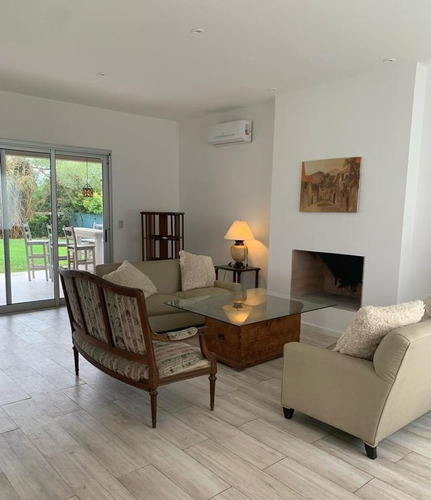 Casa En Venta 3 Dorm. En El Barrio Barbarita