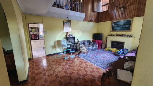 Casa En Venta De 5 Dorm. En Macul