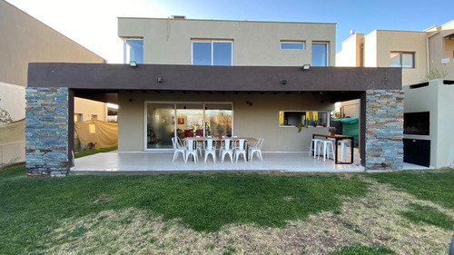 Venta | Casa En Barrio Privado | Maipú Mendoza