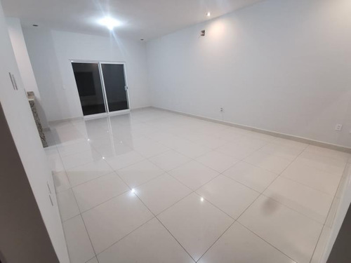 Imagen 3 de 12 de Casa Sola En Venta Las Lomas