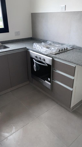 Imagen 6 de 12 de Departamento En Venta En Banfield Este