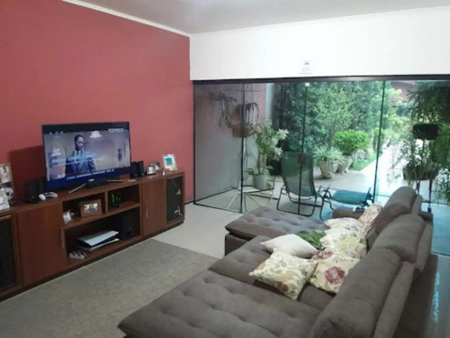 Sobrado Com 4 Dormitórios, Piscina E Churrasqueira