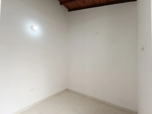 Casa En Arriendo En Prados Del Este. Cod A30500