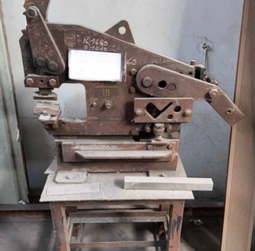 Cortadora De Hierros Trebol Combinada C/punzonado Envío Pais (Usado)