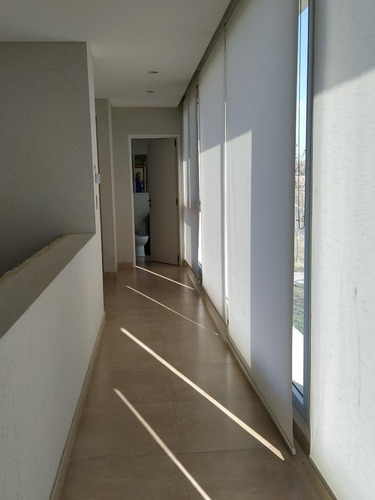 Imagen 8 de 30 de Casa Super Luminosa Y Moderna, Vista Al Verde.