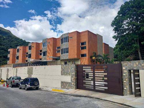 Nestor Y Vanessa Vende Townhouse En Naguanagua Res La Roca Atth-249