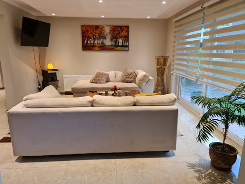 Casa De 180 M2, 6 D 6 B, Dos Pisos, Isla Teja , Valdivia