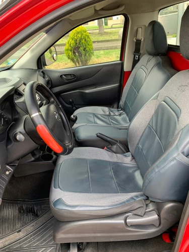 Imagen 4 de 8 de Nissan Np300 2018 2.5 Estacas Dh Aa Mt