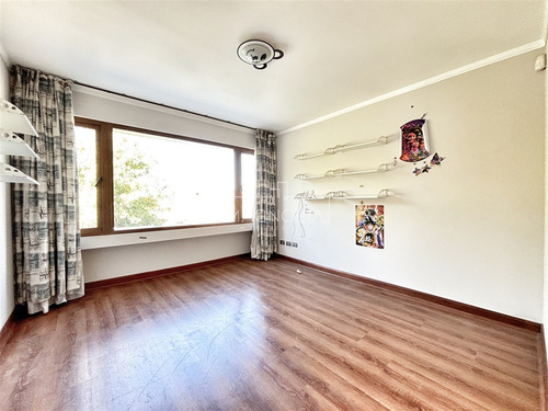 Casa En Venta De 6 Dorm. En Colina